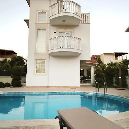 Helios Luxurery فيلة بيليك