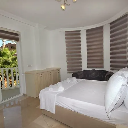 Helios Luxurery فيلة بيليك