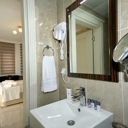 Helios Luxurery فيلة بيليك