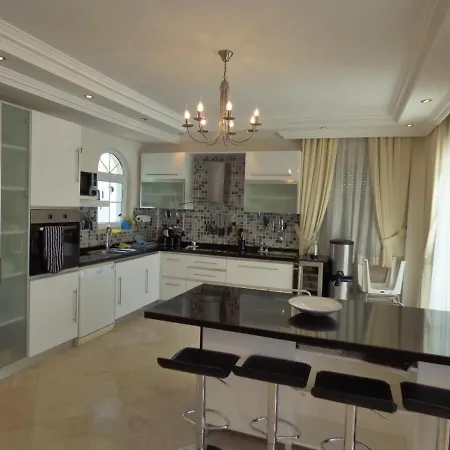Helios Luxurery فيلة بيليك